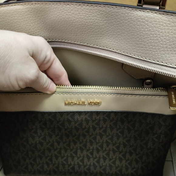 Michael Kors purse with matching wallet - Picture 9 of 13